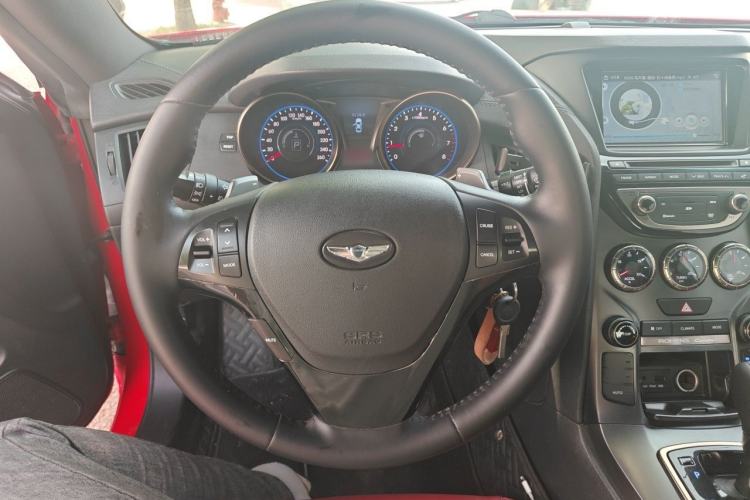 Used Hyundai Genesis Coupe 2012 2.0T Automatic Luxury Edition Steering Wheel