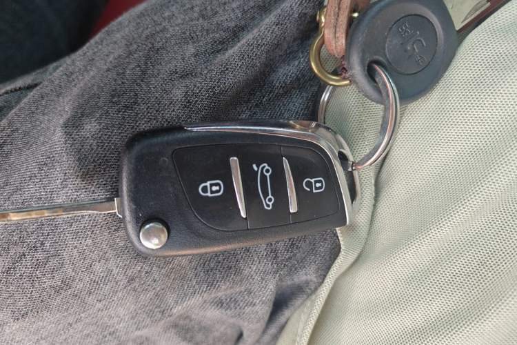 Used Hyundai Genesis Coupe 2012 2.0T Automatic Luxury Edition Vehicle Key