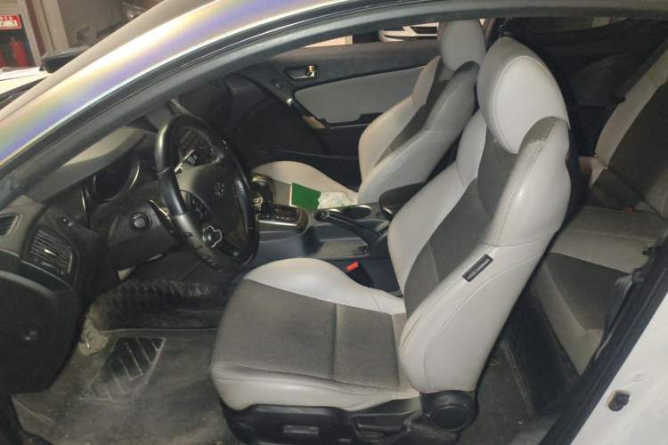 Used Hyundai Genesis Coupe 2012 2.0T Automatic Luxury Edition Left Front Seat