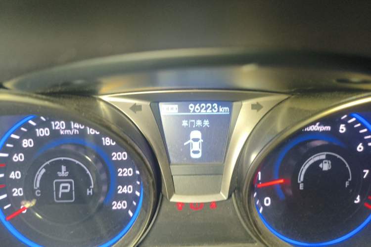 Used Hyundai Genesis Coupe 2012 2.0T Automatic Luxury Edition Odometer Close Up