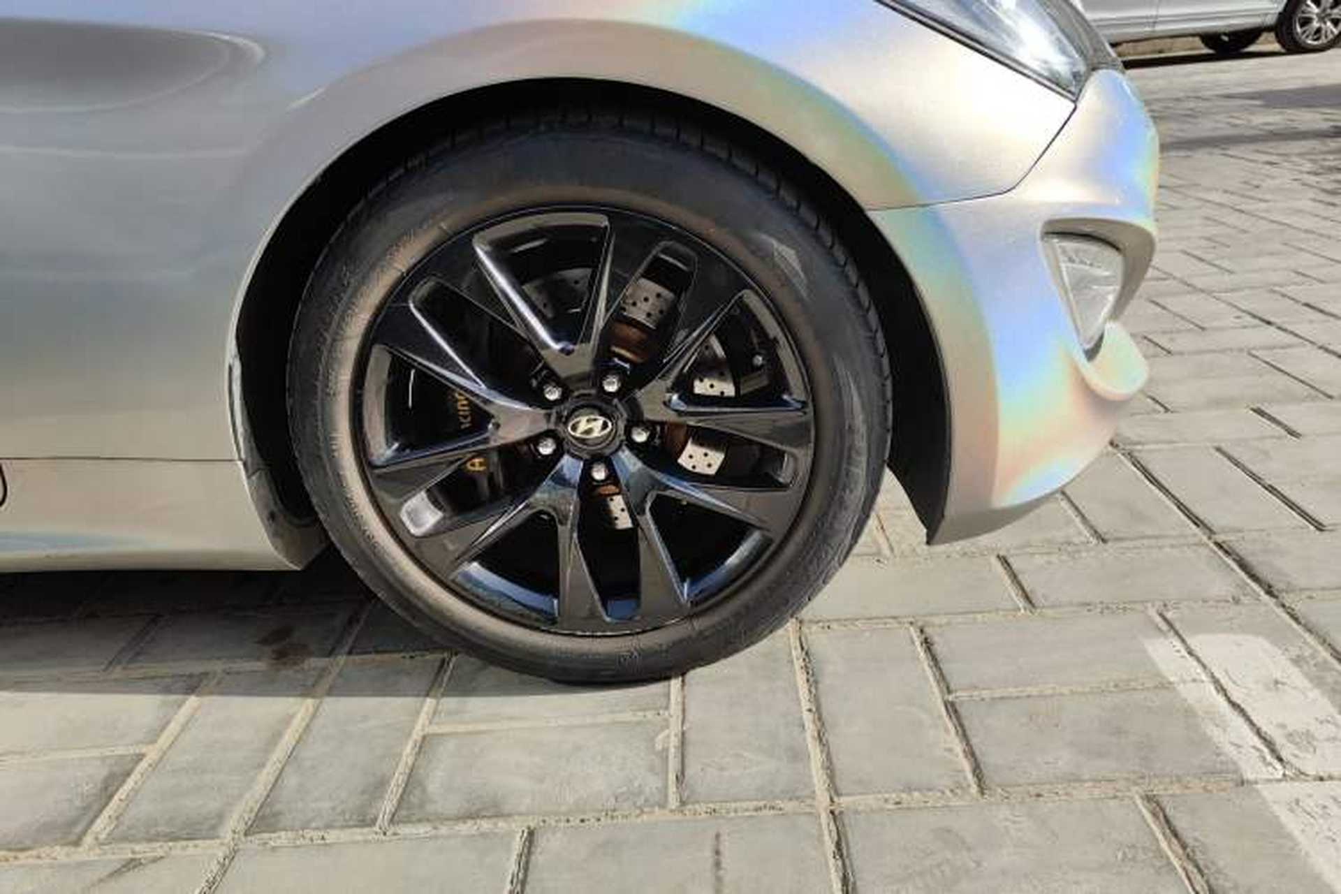 Used Hyundai Genesis Coupe 2012 2.0T Automatic Luxury Edition Right Front Wheel Hub