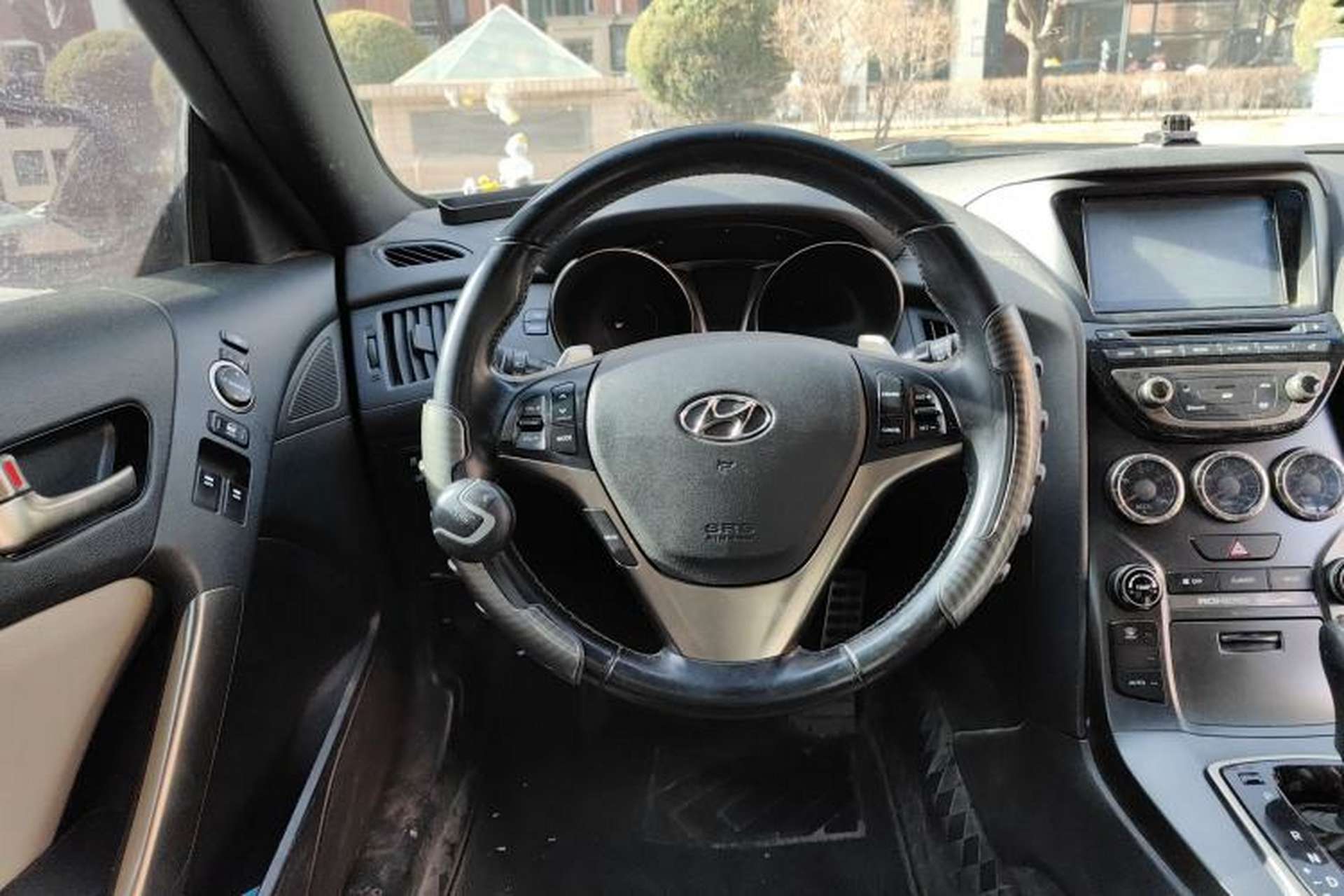 Used Hyundai Genesis Coupe 2012 2.0T Automatic Luxury Edition Steering Wheel
