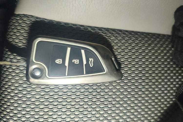 Used Hyundai Genesis Coupe 2012 2.0T Automatic Luxury Edition Vehicle Key