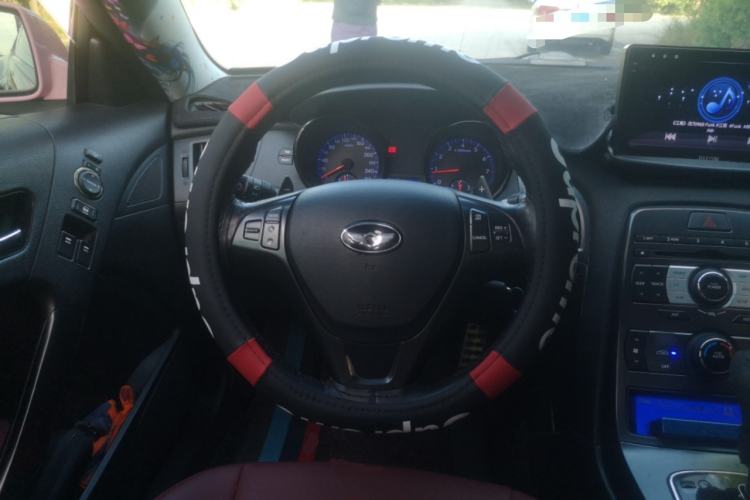 Used Hyundai Genesis Coupe 2012 2.0T Automatic Luxury Edition Steering Wheel