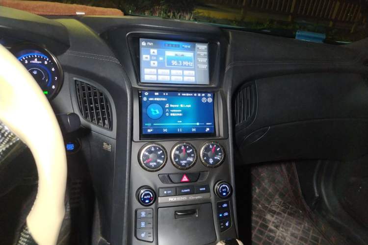 Used Hyundai Genesis Coupe 2012 2.0T Automatic Luxury Edition Audio And AC Panel