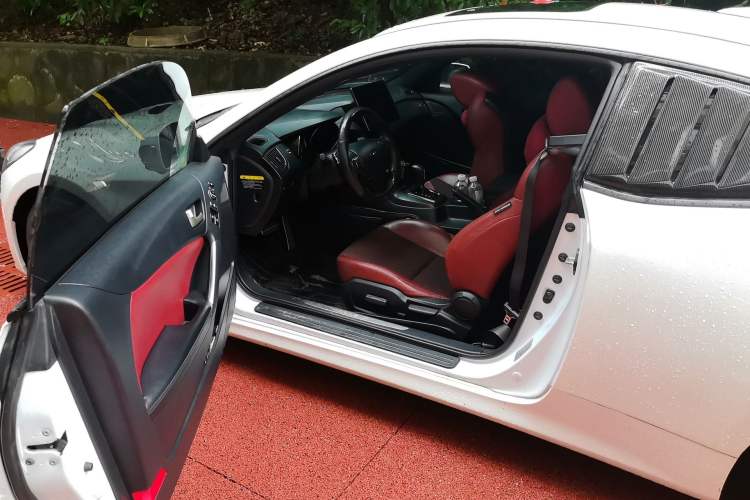 Used Hyundai Genesis Coupe 2012 2.0T Automatic Luxury Edition Driver Seat