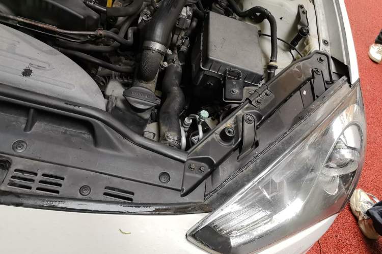 Used Hyundai Genesis Coupe 2012 2.0T Automatic Luxury Edition Engine Bay Left