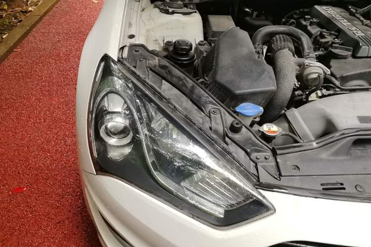 Used Hyundai Genesis Coupe 2012 2.0T Automatic Luxury Edition Engine Bay Right