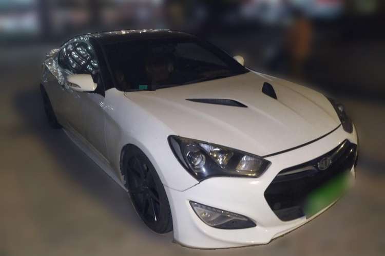 Used Hyundai Genesis Coupe 2012 2.0T Automatic Luxury Edition Front Right 45 Deg