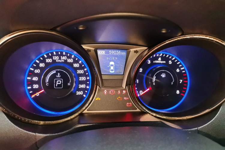 Used Hyundai Genesis Coupe 2012 2.0T Automatic Luxury Edition Instrument Cluster