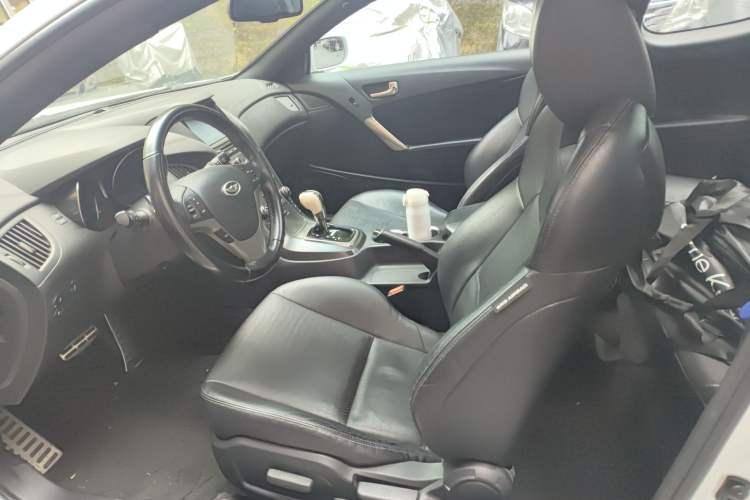 Used Hyundai Genesis Coupe 2012 2.0T Automatic Luxury Edition Left Front Seat