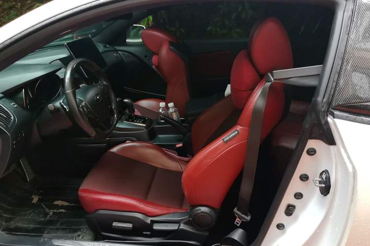Used Hyundai Genesis Coupe 2012 2.0T Automatic Luxury Edition Left Front Seat