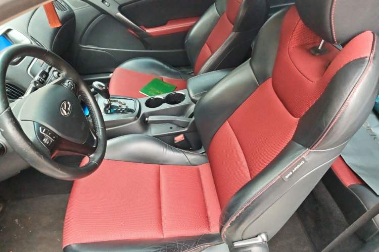 Used Hyundai Genesis Coupe 2012 2.0T Automatic Luxury Edition Left Front Seat