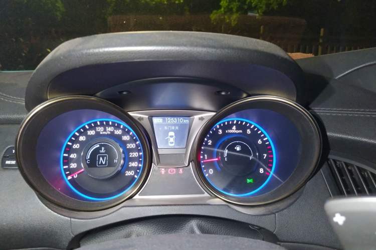 Used Hyundai Genesis Coupe 2012 2.0T Automatic Luxury Edition Odometer Close Up