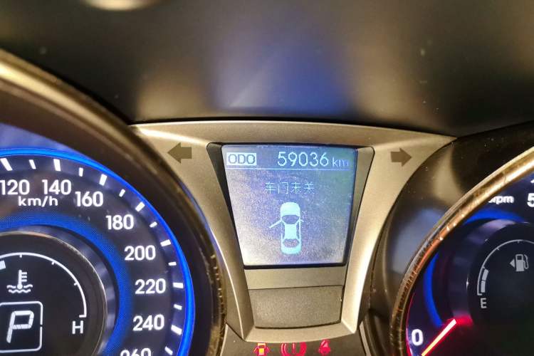 Used Hyundai Genesis Coupe 2012 2.0T Automatic Luxury Edition Odometer Close Up