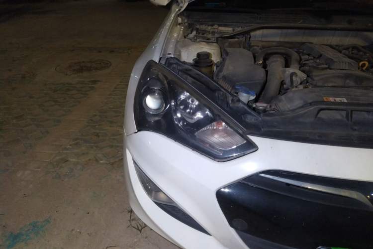 Used Hyundai Genesis Coupe 2012 2.0T Automatic Luxury Edition Right Front Headlight