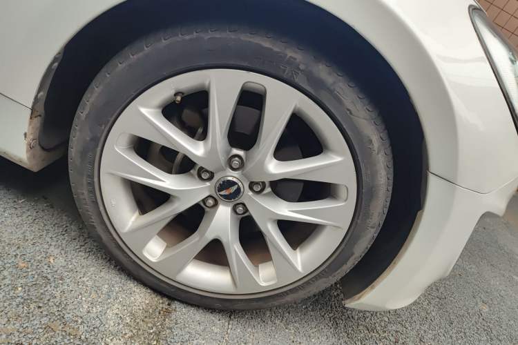 Used Hyundai Genesis Coupe 2012 2.0T Automatic Luxury Edition Right Front Wheel Hub