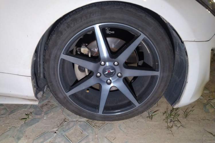 Used Hyundai Genesis Coupe 2012 2.0T Automatic Luxury Edition Right Front Wheel Hub