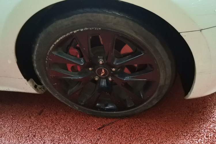 Used Hyundai Genesis Coupe 2012 2.0T Automatic Luxury Edition Right Front Wheel Hub