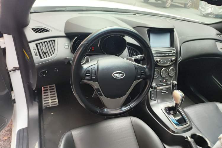 Used Hyundai Genesis Coupe 2012 2.0T Automatic Luxury Edition Steering Wheel