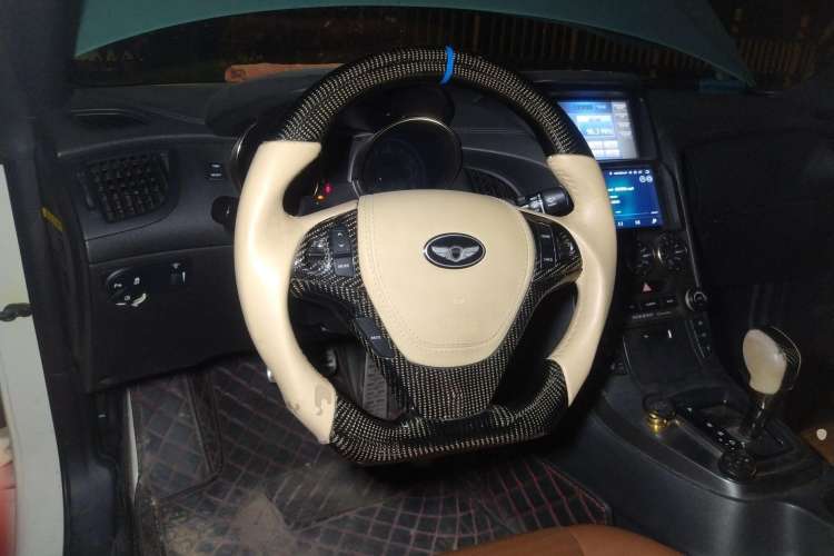 Used Hyundai Genesis Coupe 2012 2.0T Automatic Luxury Edition Steering Wheel