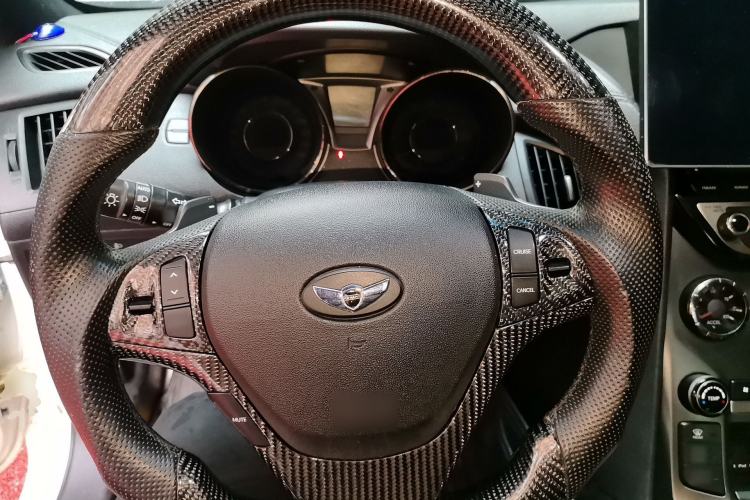 Used Hyundai Genesis Coupe 2012 2.0T Automatic Luxury Edition Steering Wheel