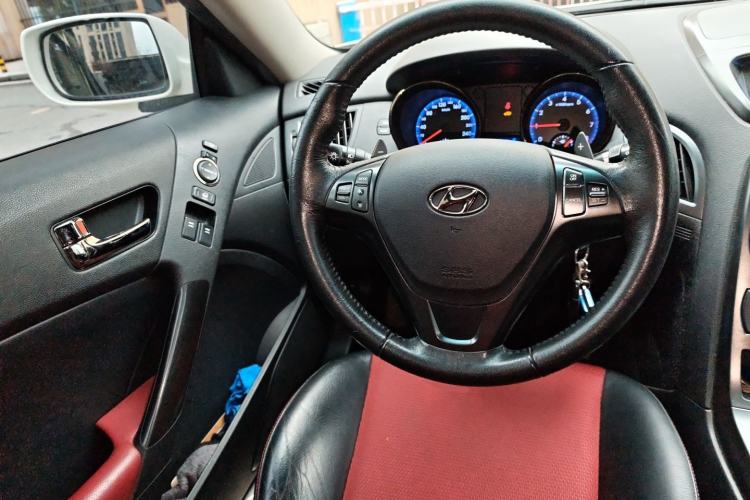 Used Hyundai Genesis Coupe 2012 2.0T Automatic Luxury Edition Steering Wheel
