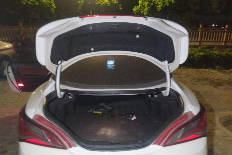 Used Hyundai Genesis Coupe 2012 2.0T Automatic Luxury Edition Trunk