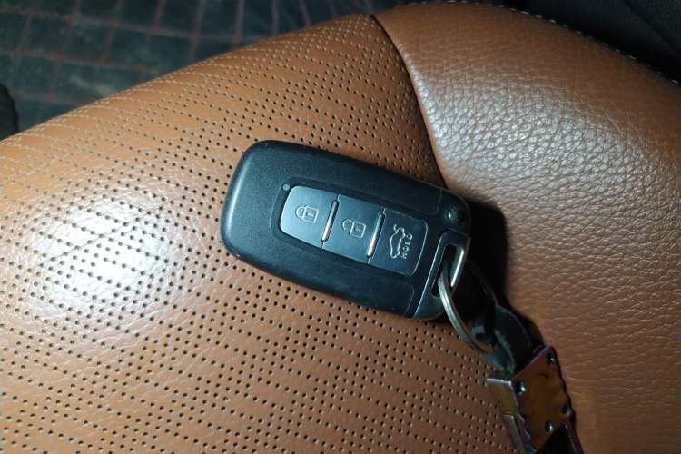 Used Hyundai Genesis Coupe 2012 2.0T Automatic Luxury Edition Vehicle Key