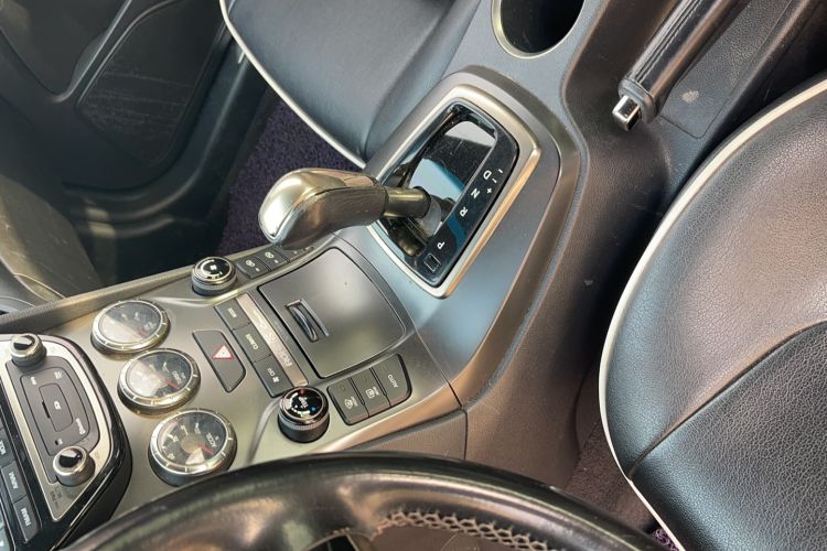 Used Hyundai Genesis Coupe 2012 2.0T Automatic Luxury Edition Gear Lever