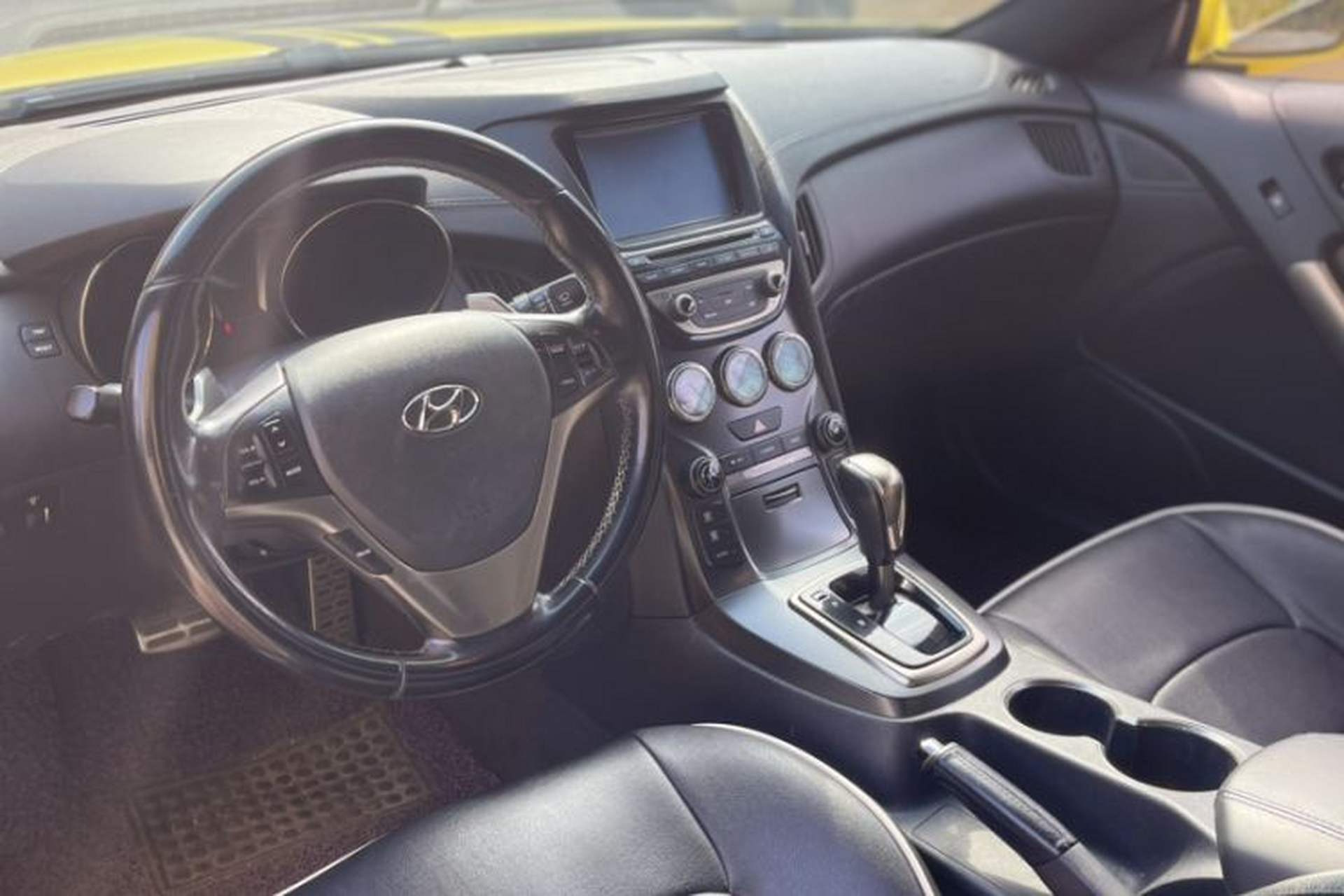 Used Hyundai Genesis Coupe 2012 2.0T Automatic Luxury Edition Interior 1