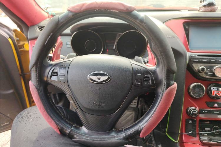 Used Hyundai Genesis Coupe 2012 2.0T Automatic Luxury Edition Steering Wheel