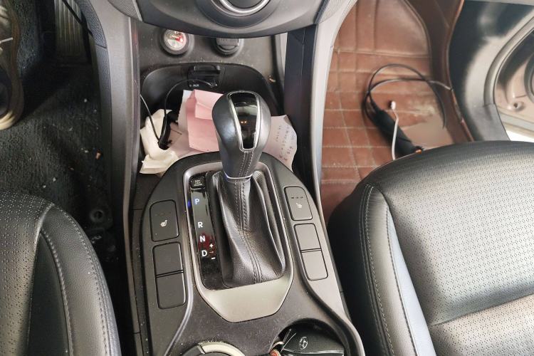 Used Hyundai Grand SantaFe 2013 2.2T 7-Seater Four-Wheel-Drive Comfort Edition Gear Lever