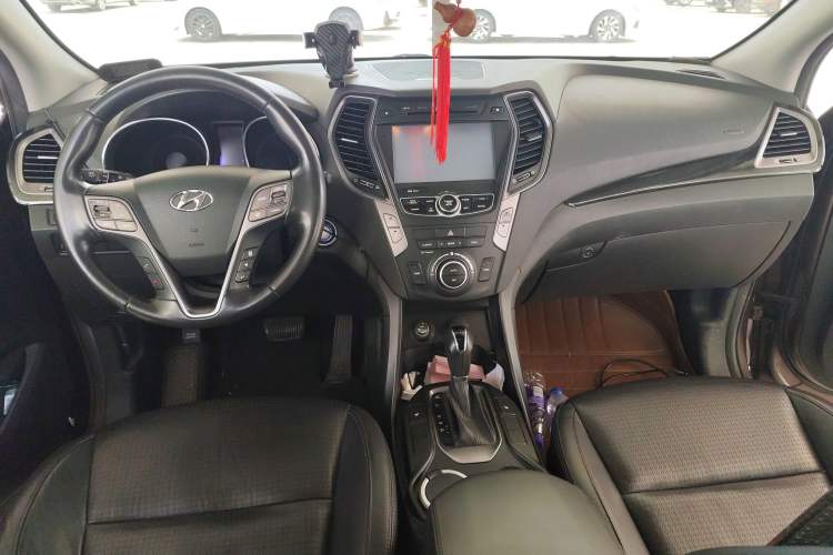 Used Hyundai Grand SantaFe 2013 2.2T 7-Seater Four-Wheel-Drive Comfort Edition Interior 2