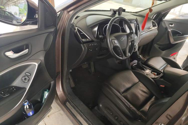 Used Hyundai Grand SantaFe 2013 2.2T 7-Seater Four-Wheel-Drive Comfort Edition Interior 3