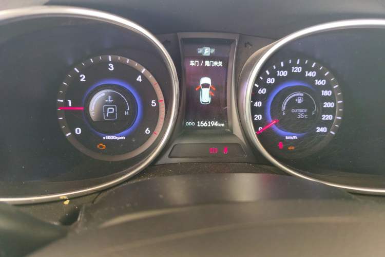 Used Hyundai Grand SantaFe 2013 2.2T 7-Seater Four-Wheel-Drive Comfort Edition Odometer Close Up
