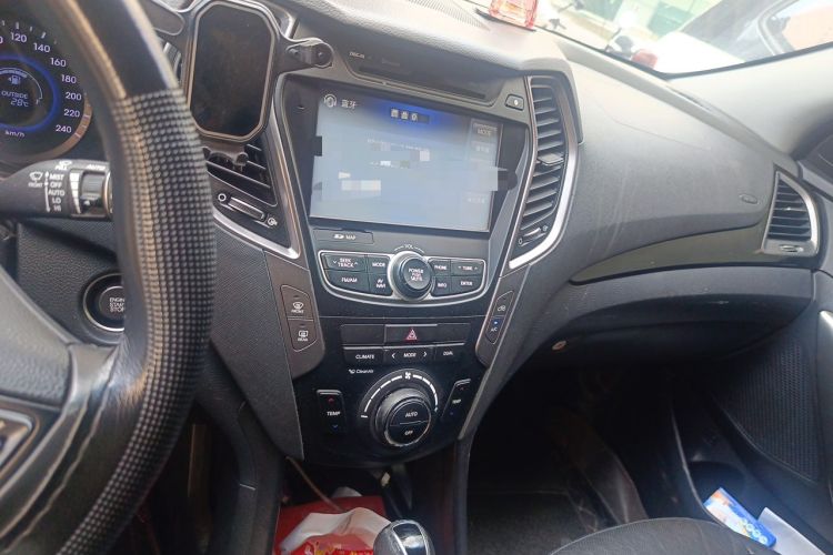 Used Hyundai Grand SantaFe 2013 2.2T 7-Seater Four-Wheel-Drive Comfort Edition Audio And AC Panel
