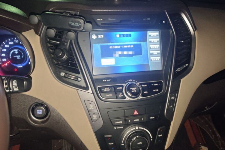 Used Hyundai Grand SantaFe 2013 3.0L 6-seat 4x4 Comfort Edition Audio And AC Panel