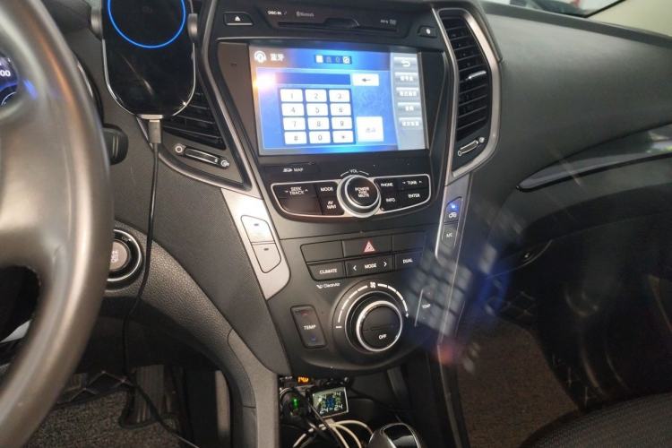 Used Hyundai Grand SantaFe 2013 2.2T 7-Seater Four-Wheel-Drive Comfort Edition Audio And AC Panel
