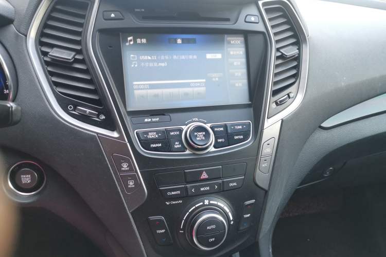 Used Hyundai Grand SantaFe 2013 3.0L 7-seat Four-Wheel-Drive Luxury Edition Audio And AC Panel