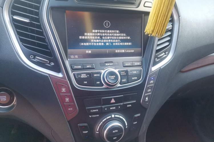 Used Hyundai Grand SantaFe 2013 2.2T 6-Seater Four-Wheel-Drive Flagship Edition Audio And AC Panel