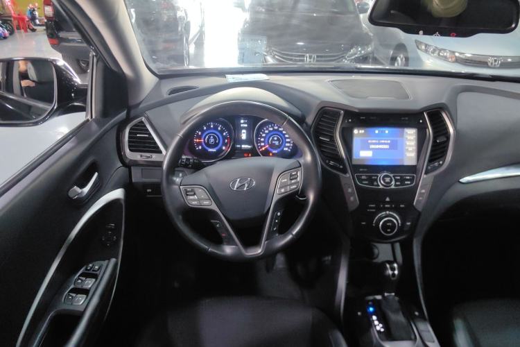 Used Hyundai Grand SantaFe 2013 3.0L 7-seat Four-Wheel-Drive Luxury Edition Center Console