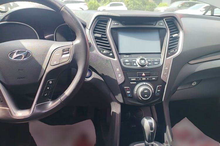 Used Hyundai Grand SantaFe 2013 3.0L 7-seat Four-Wheel-Drive Luxury Edition Center Console