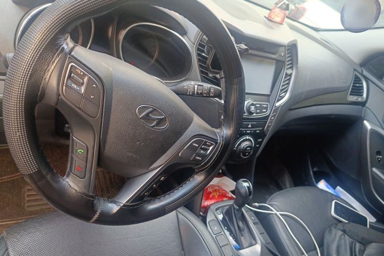 Used Hyundai Grand SantaFe 2013 2.2T 7-Seater Four-Wheel-Drive Comfort Edition Center Console