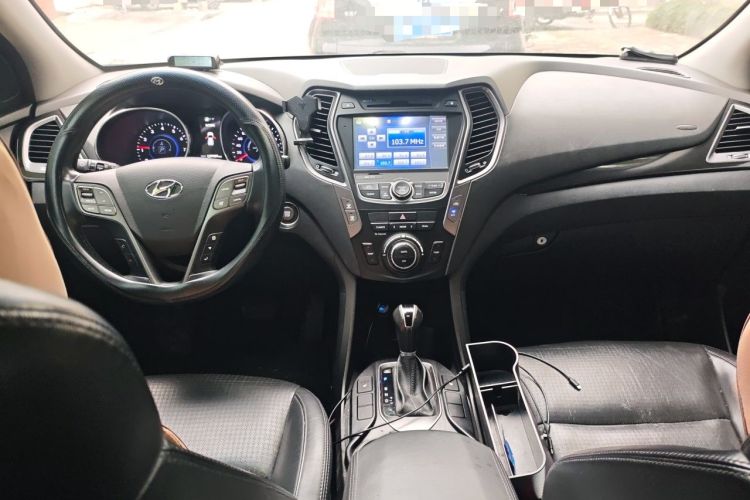 Used Hyundai Grand SantaFe 2013 3.0L 7-Seater Four-Wheel-Drive Comfort Edition Center Console