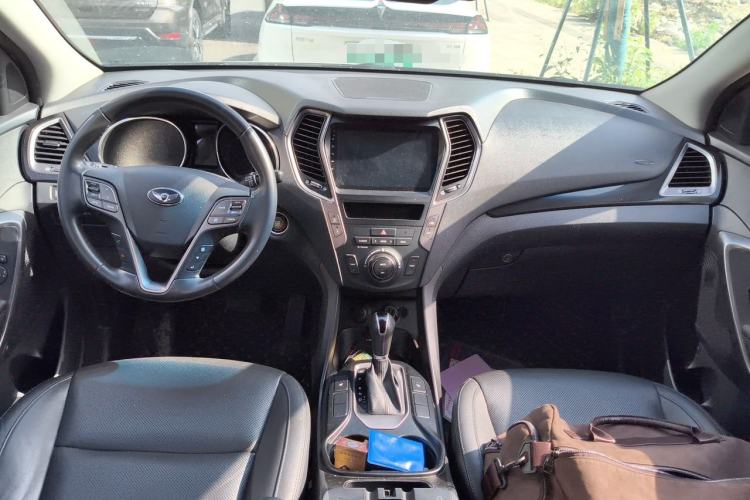 Used Hyundai Grand SantaFe 2013 3.0L 7-Seater Four-Wheel-Drive Comfort Edition Center Console