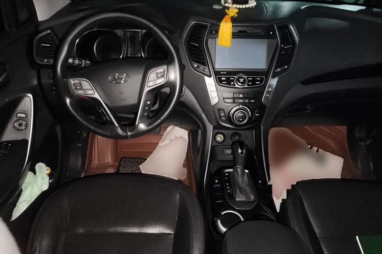 Used Hyundai Grand SantaFe 2013 3.0L 7-seat Four-Wheel-Drive Luxury Edition Center Console