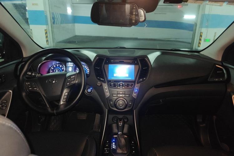 Used Hyundai Grand SantaFe 2013 3.0L 7-Seater 4x4 Flagship Edition Center Console