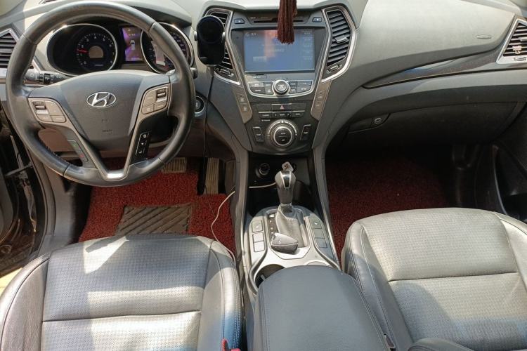 Used Hyundai Grand SantaFe 2013 3.0L 6-seat 4x4 Comfort Edition Center Console