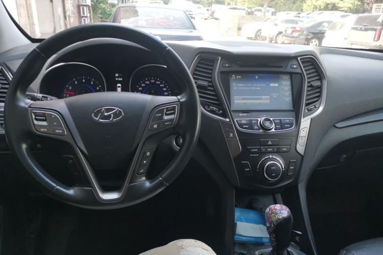Used Hyundai Grand SantaFe 2013 3.0L 7-seat Four-Wheel-Drive Luxury Edition Center Console